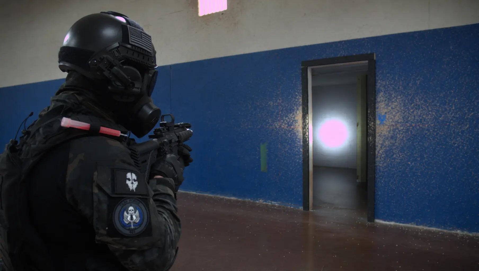 Barrel shadow comparison: SureFire Scout single head creates dark cone vs Brinyte XP22 MK3 dual head eliminates shadow